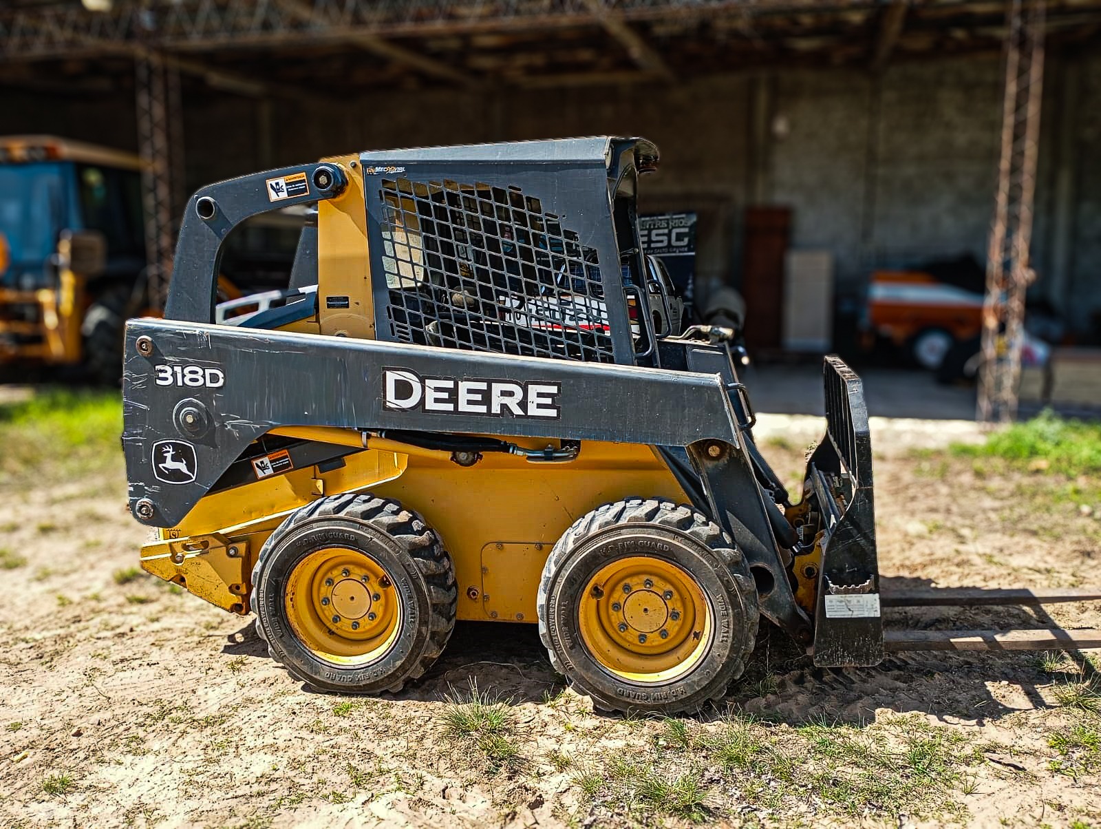 Minicargadora JHON DEERE 318D