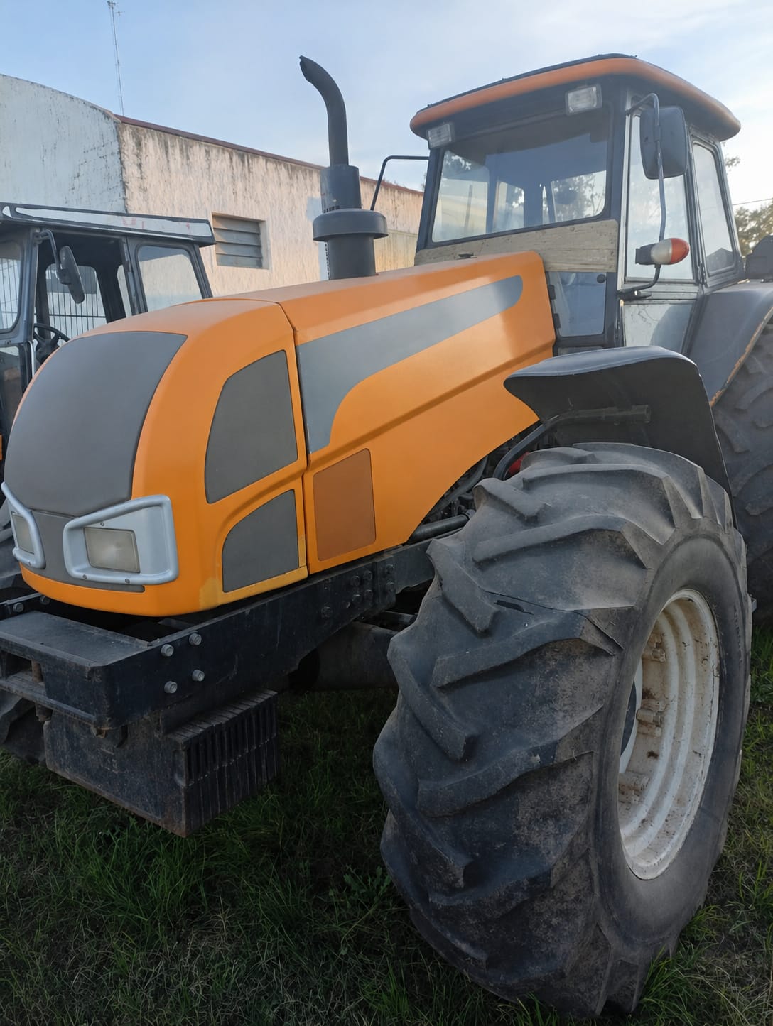 VALTRA BH145 Valtra
