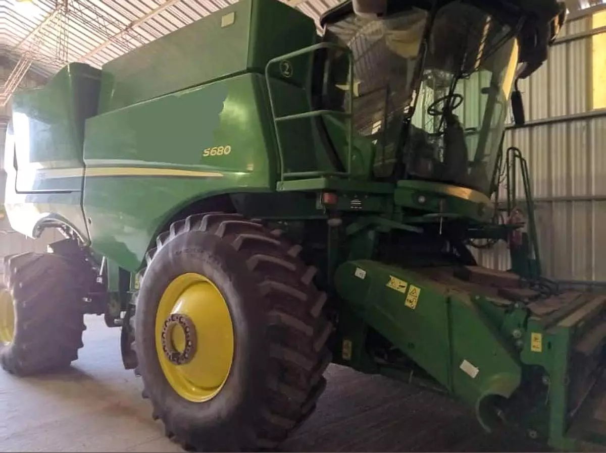 Cosechadora John Deere S680 .