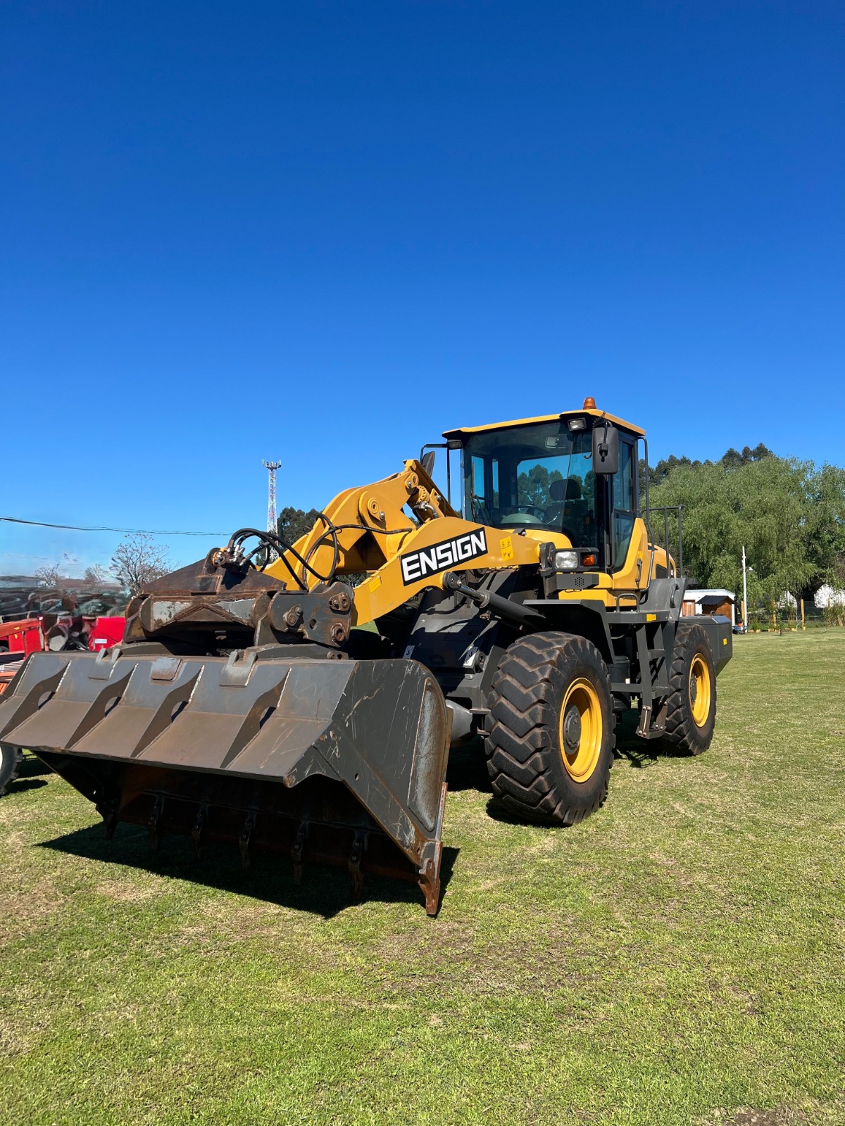 Pala Cargadora ENSING YX636