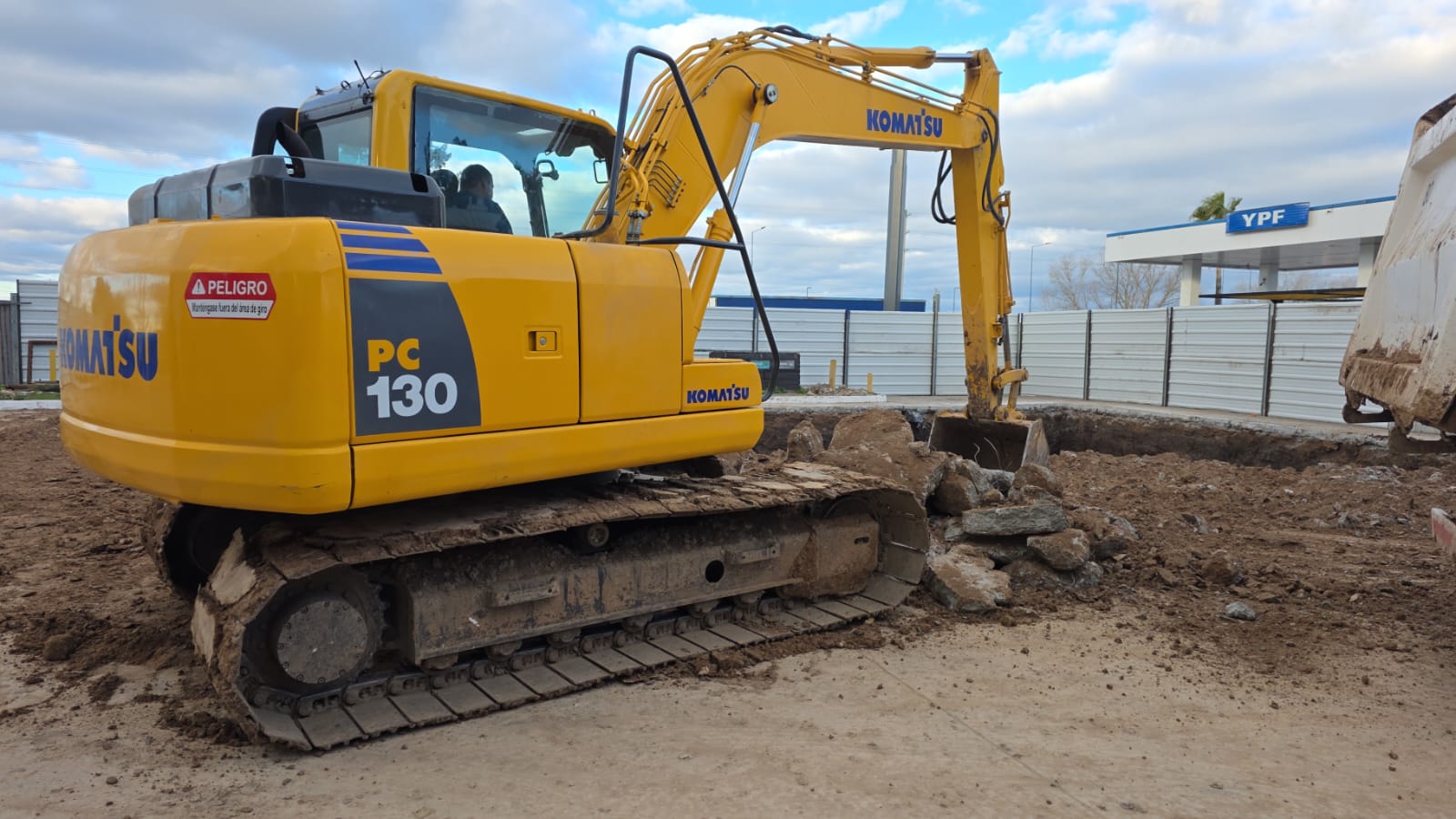 Komatsu PC130