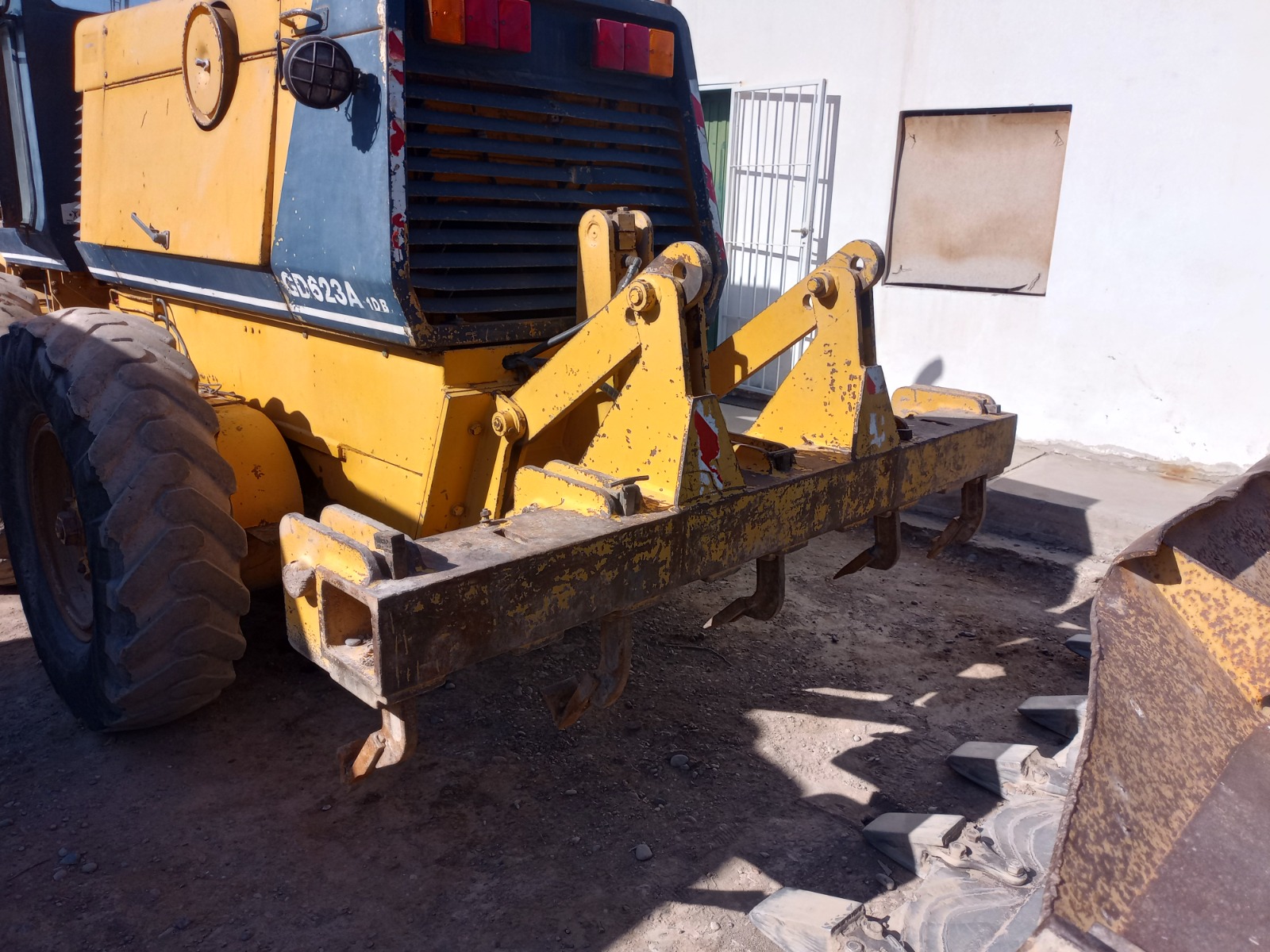 MOTONIVELADORA KOMATSU G 623
