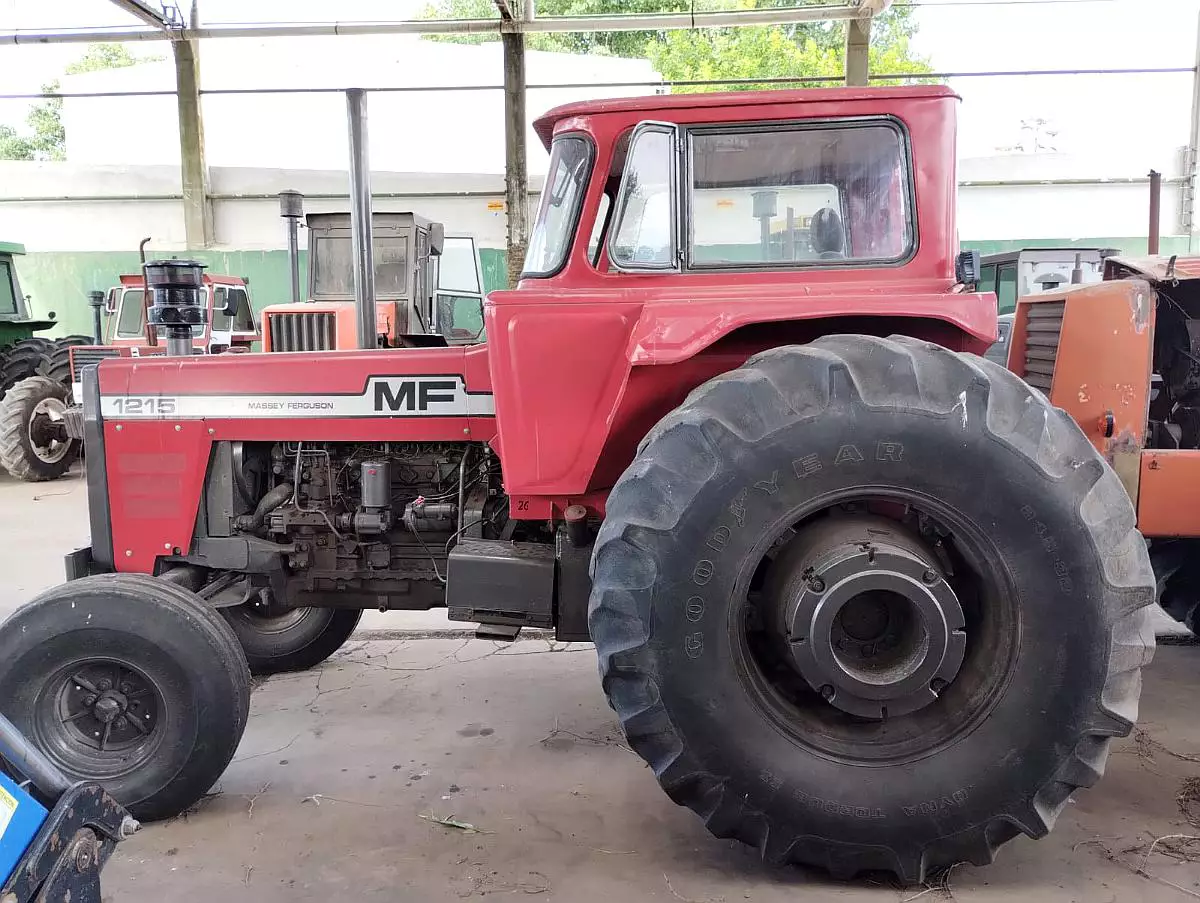 Massey Ferguson 1215