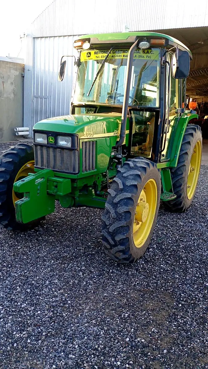 John Deere 5705