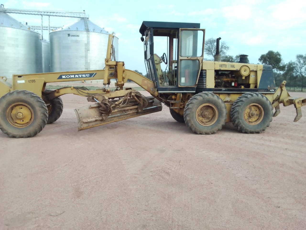 Komatsu gb623 Cummins 6 cilindros turbo