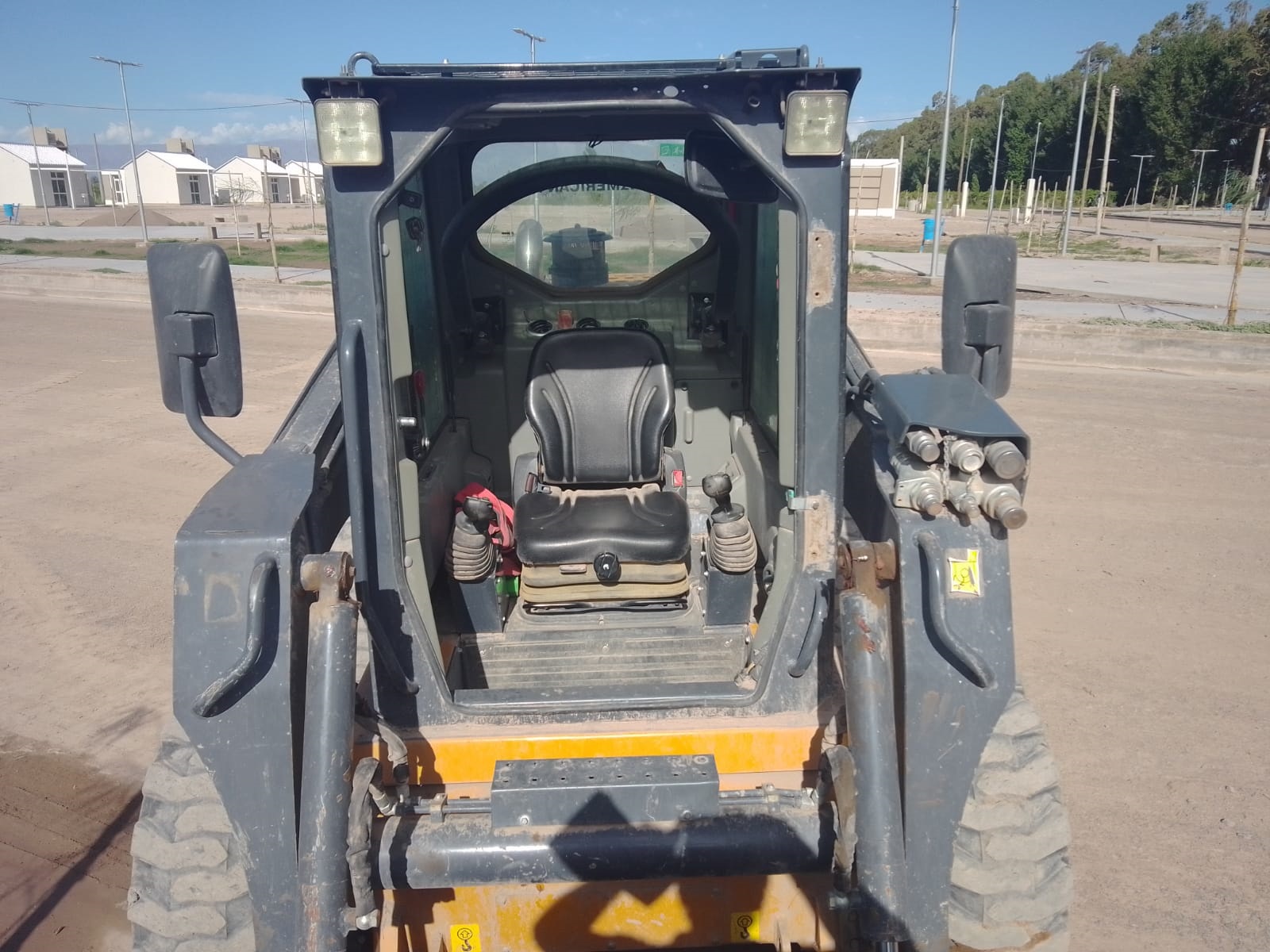 Minicargadora XCMG XC 760K