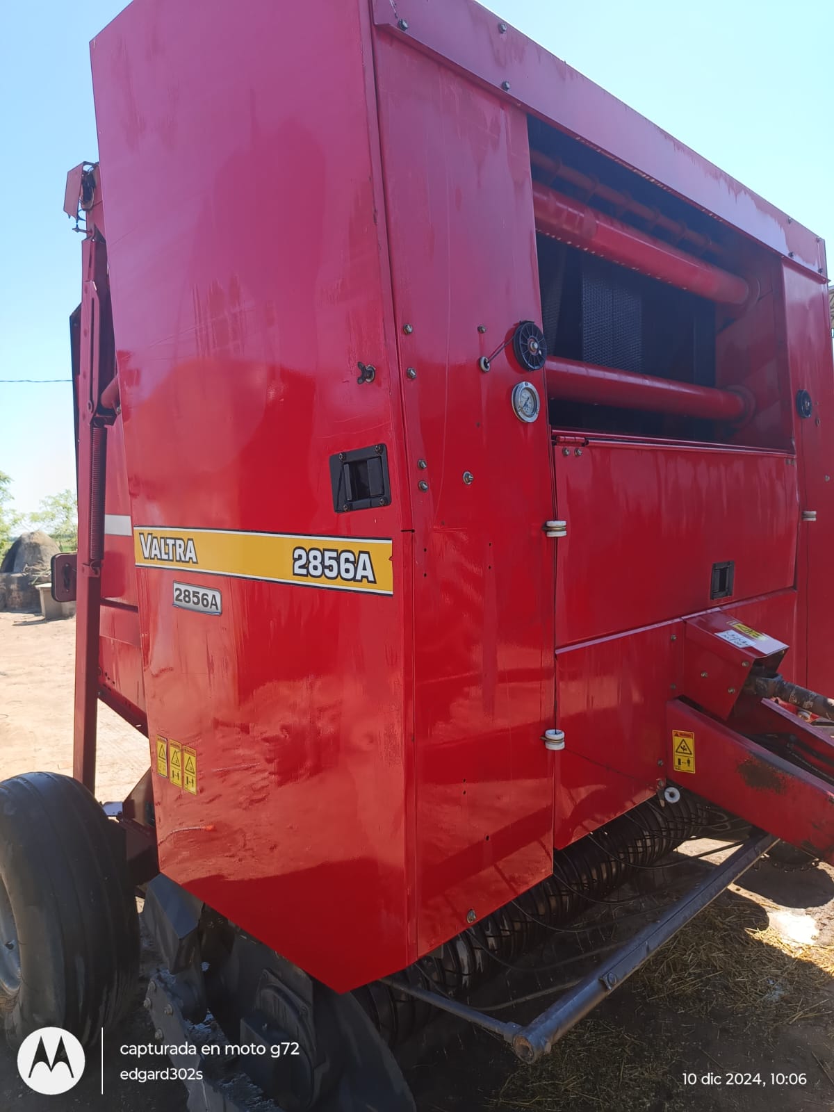 Rotoenfardadora Valtra 2856A .